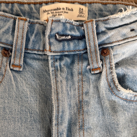 Abercrombie & Fitch Curve Love High Rise 90s Relaxed Jean - Picture 3 of 5